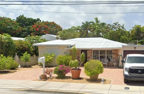 Midtown House | FABULOUS MERMAID LAGOON! 2BD HM PRIVATE POOL WIFI AC WD FREE PARKING!