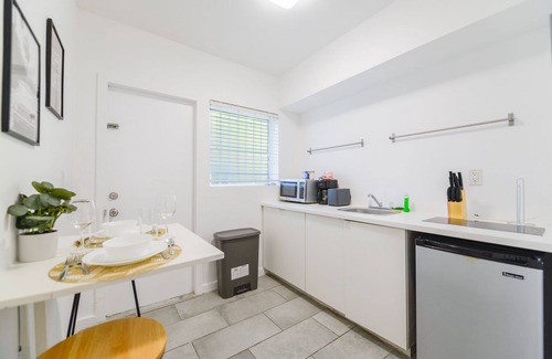 Northeast Miami Condo | Fabulous Studio 15 min from The Beach