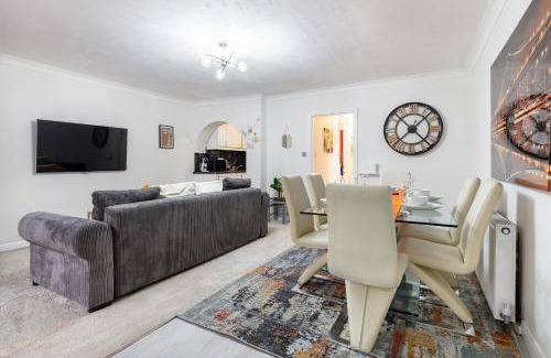 Chelsea Riverside Apartment | Fabulous Two Bed Apt in Heart of Chelsea - London