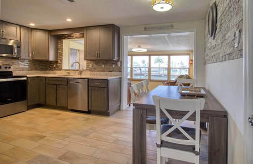 Hudson Beach Estates House | Fabulous Waterfront with Swimspa