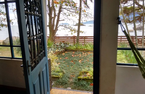 Praia Grande House | Facing the beach at the wonderful Praia do Julião