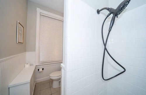 Ghent Apartment | Fairfax Manor Plume Suite
