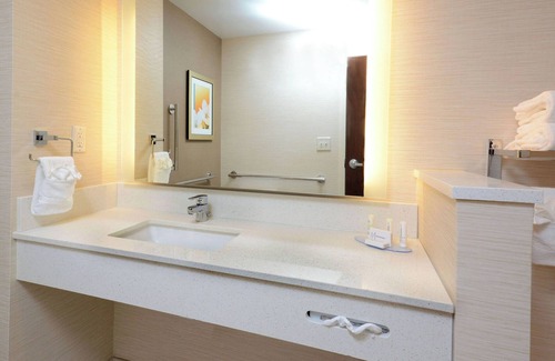 Northeast Raleigh Hotel | Fairfield Inn & Suites by Marriott Raleigh Capital Blvd./I-540