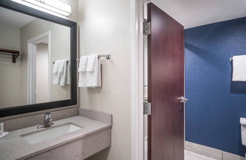 Memphis Hotel | Fairfield Inn & Suites Memphis I-240 & Perkins