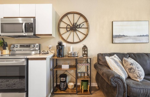 Downtown Branson Condo | Fairview Escape - Holiday Hills Branson - Golf - Outdoor Pools