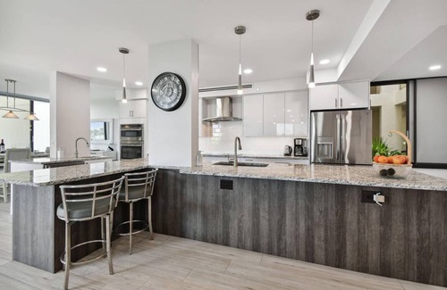 Bay Isles Condo | Fairway Bay - Luxury Beachfront Condo with Pool by Gulfcoast Holiday Homes