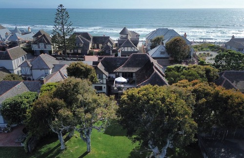 South Oceanside House | Fairytale lakefront estate w/full amenity access