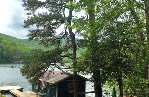 Wiley House | Fall Availability! Ask about last minute discounts! LAKEFRONT Cabin! All 5 ⭐️!