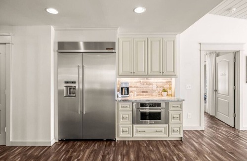 Flowery Branch Apartment | Fall by the Lake – Farm Fun, Swim, Kayaks & Sauna!