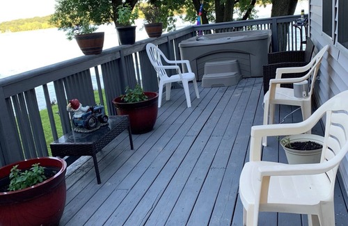 Lynn Center House | Fall Colors! Lux Riverfront, Hot Tub, In & Outdoor Fireplace & Best place in QC.