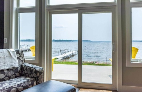 Curtis House | Fall Colors & Trails | Lakefront Cabin Escape