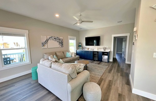 Morgantown House | Fall Dates on Sale! Pools, Tennis and Great Views!