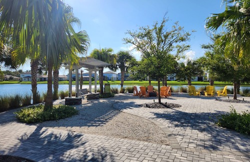 Parrish Villa | FALL GETAWAY New 3-Bedroom Villa Pet Friendly Laundry AC, Lanai, Grill, 3 Pools!