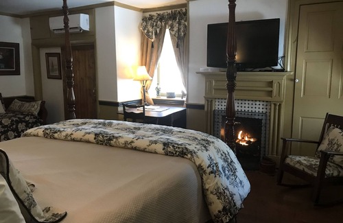 Carlisle Bed & Breakfast | Fallen Tree Farm Bed & Breakfast