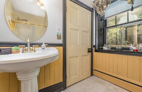 Carlisle Bed & Breakfast | Fallen Tree Farm Bed & Breakfast