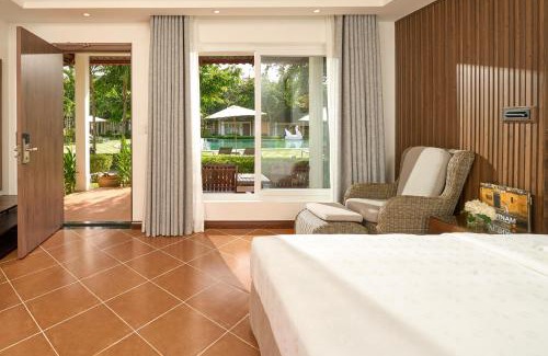 Cua Lap Resort | Famiana Green Villa - Complimentary Airport Shuttle