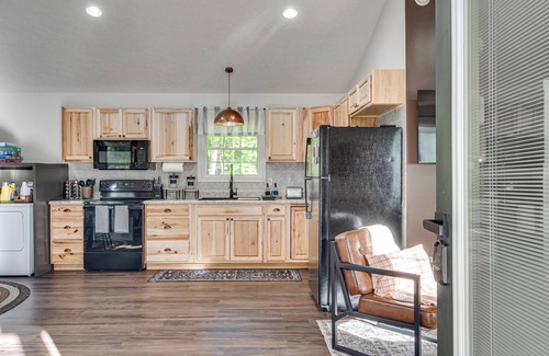 Elkton Cabin | Families Paradise with walkable river access, playground, fire pit, BBQ, dogs OK