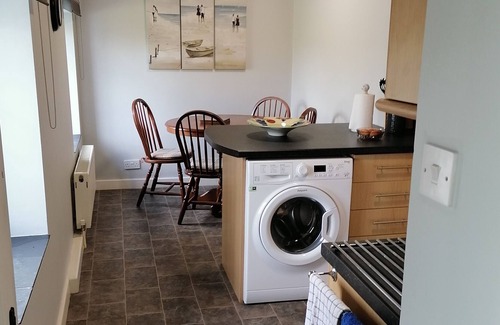 New Moat House | Family and Pet friendly Stone Barn in central location.