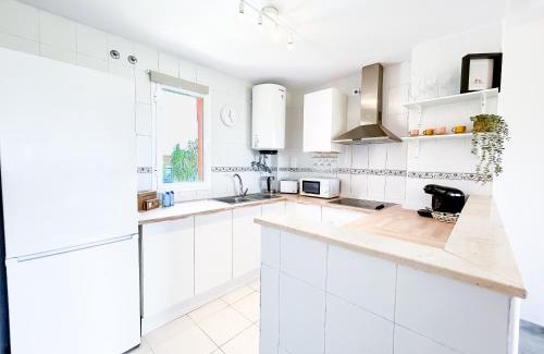 Castillo de Sabinillas Apartment | Family apartment 400 meters from the beach, with internet and pool