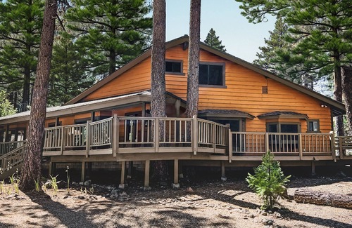 Graeagle Cabin | Family Cabin in Graeagle CA w/King Bed & EV Charge