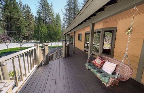 Graeagle Cabin | Family Cabin in Graeagle CA w/King Bed & EV Charge