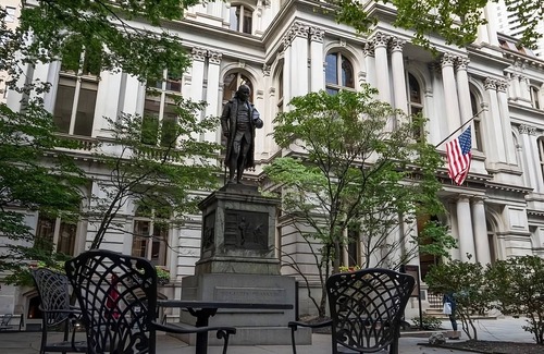 Government Center House | Family Escapade! 3 Classy Units, Minutes To Carson Beach & Boston Public Garden!