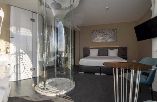 Zuidoost Hotel | Family Escape Near Attractions | Canal Tours, Golf & Nature Close By