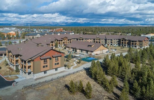 West Yellowstone Condo | Family friendly 2 bedroom condo near Yellowstone with full kitchen and laundry
