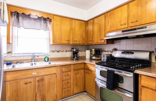 Iroquois House | Family Friendly 3 bed 2 bath close to many Louisville Landmarks