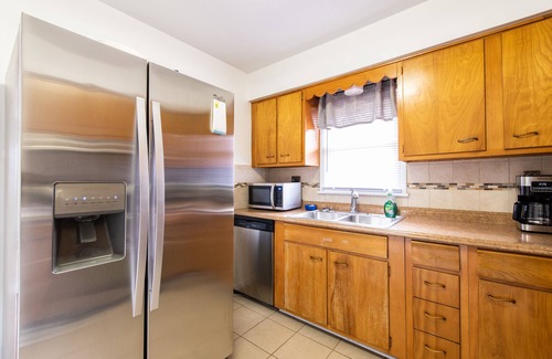 Iroquois House | Family Friendly 3 bed 2 bath close to many Louisville Landmarks