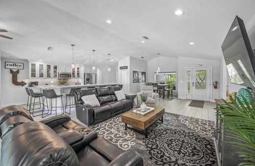 Palma Sola House | Family-Friendly Bradenton Home with Private Pool & Games - No Bad Daze