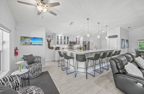 Palma Sola House | Family-Friendly Bradenton Home with Private Pool & Games - No Bad Daze