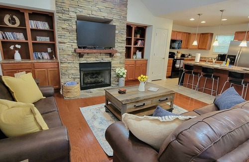 Pigeon Forge Cottage | Family friendly cottage 5 minutes from the Parkway!