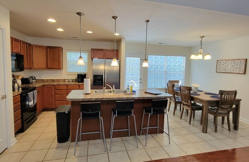 Pigeon Forge Cottage | Family friendly cottage 5 minutes from the Parkway!