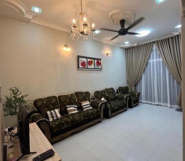 Gerik House | Family-friendly flower homestay