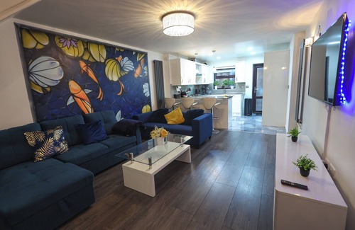 Whitechapel House | Family-Friendly House in The Heart Of Brick Lane, Sleeps 7!