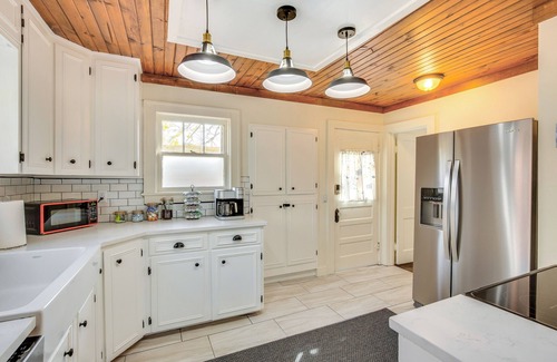 Independence House | Family-Friendly Independence Home: 5 Mi to Stadium