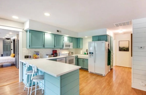 La Cygne House | Family Friendly Lake House -1 hour from KC!