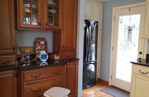 Hyannis Cottage | Family Friendly Traditional Salt Box w/Central Air - Beach Pass Included
