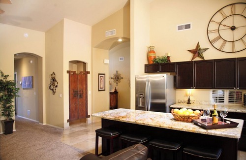 Paradise Valley Village House | Family Friendly - Walk to Kierland - Pickleball/Pool Table/Bikes/BBQ