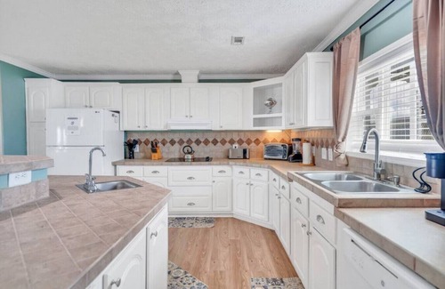 Lake Catherine House | Family Friendly Waterfront Home | Private backyard