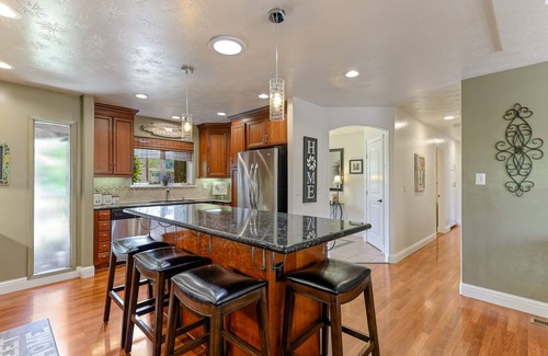 Sunset House | FAMILY FUN GETAWAY ! 🎱🏓RecRoom⚽️🕹 BBQ♨️FirePit