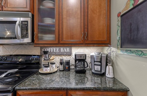 Sunset House | FAMILY FUN GETAWAY ! 🎱🏓RecRoom⚽️🕹 BBQ♨️FirePit