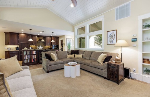 South Beach Villa | Family Getaway, Walk to Beach, South Beach, Luxury