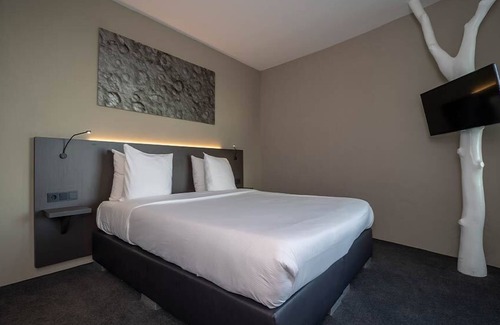 Zuidoost Hotel | Family Getaway near local attractions, Canal tour, Golf & Nature nearby