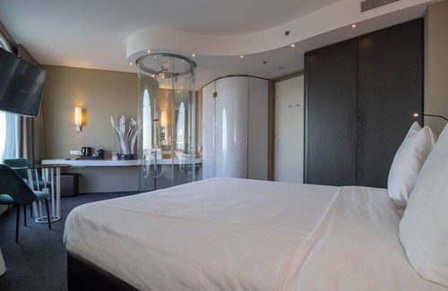 Zuidoost Hotel | Family Getaway near local attractions, Canal tour, Golf & Nature nearby