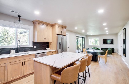 Coeur d'Alene House | Family Home 6 Mi to Dtwn CDA: Lake & Sunset Views!