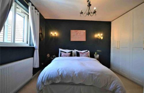 Dunmow House | Family home in Great Dunmow for up to 5 guests