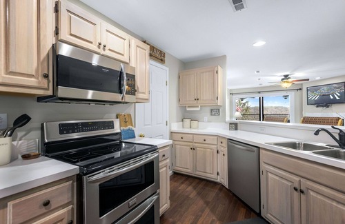 Kaiser Condo | Family Lakefront Oasis - Picture Perfect Retreat! Boat Slip, Onsite Pool & More