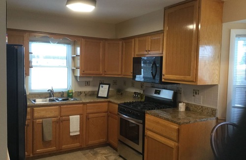 Racine House | Family Living! Professionally Cleaned, Self Check In - Sleeps 10